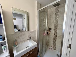 Ensuite- click for photo gallery